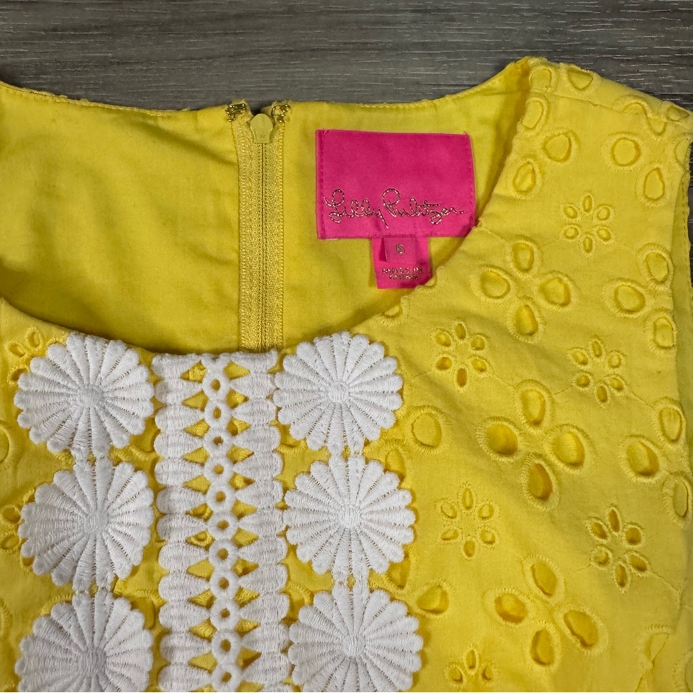 Lilly Pulitzer Railee Shift Dress in St. Tropez Yellow Floral Cross Eyelet Sz 6 - Picture 4 of 8
